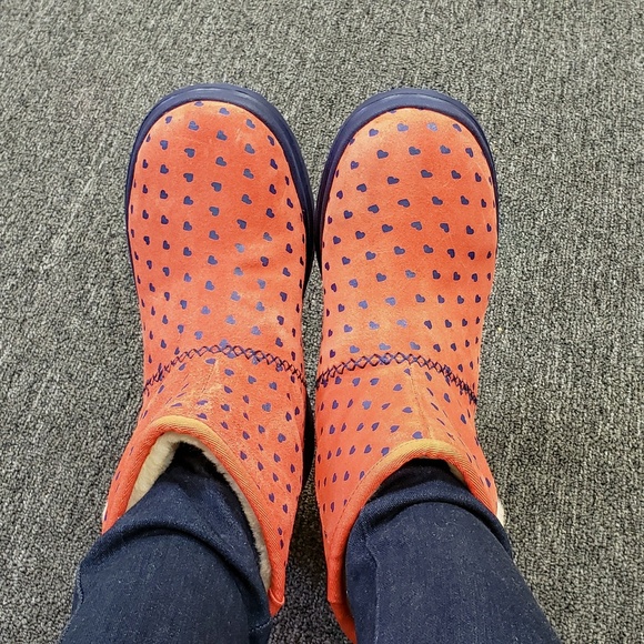 UGG boots orange-red heart. Women size 7 - Picture 8 of 8
